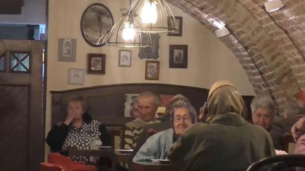 В Мариуполе при поддержке Первого Донецкого армейского корпуса поздравили с 9 мая стариков, детей войны и ветеранов труда