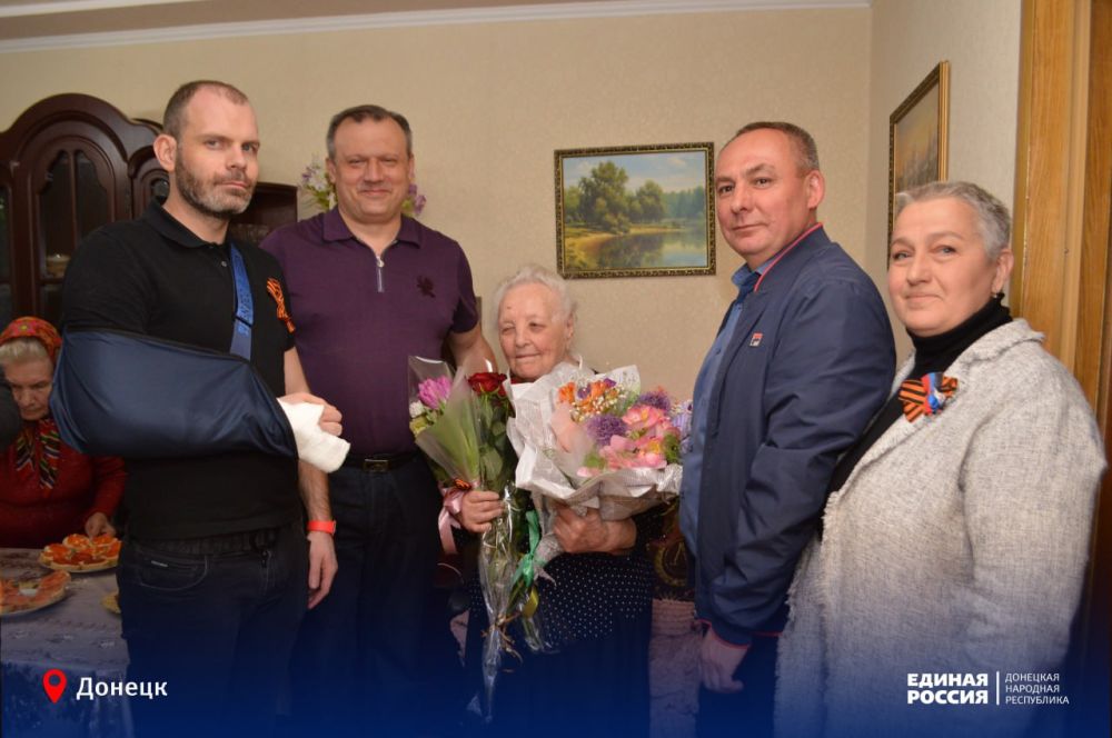 300 геройских лет на троих