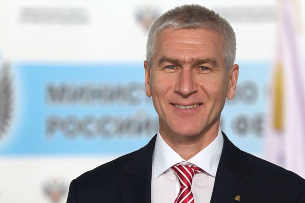 Юрий Мартынов: Уважаемый Олег Васильевич, от имени всех сотрудников Министерства молодежи, спорта и туризма Донецкой Народной Республики и себя лично поздравляю Вас с Днем рождения!