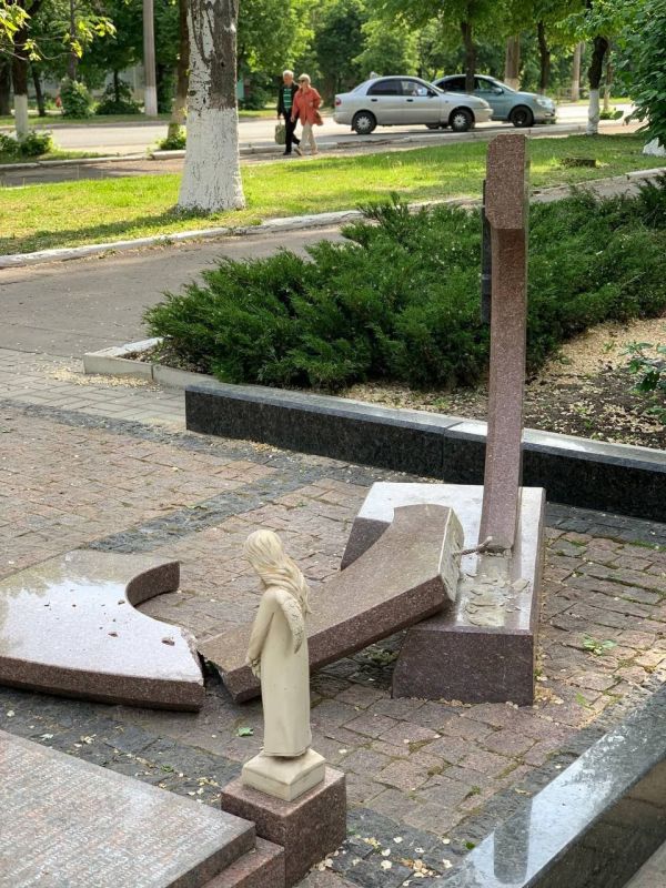 Вандал надругался над памятью погибших земляков в Горловке