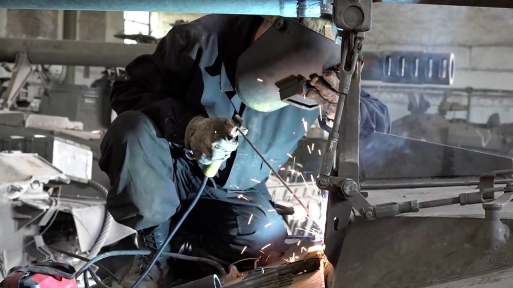 Ремонтники из Бурятии модернизировали технику на Южно-Донецком направлении