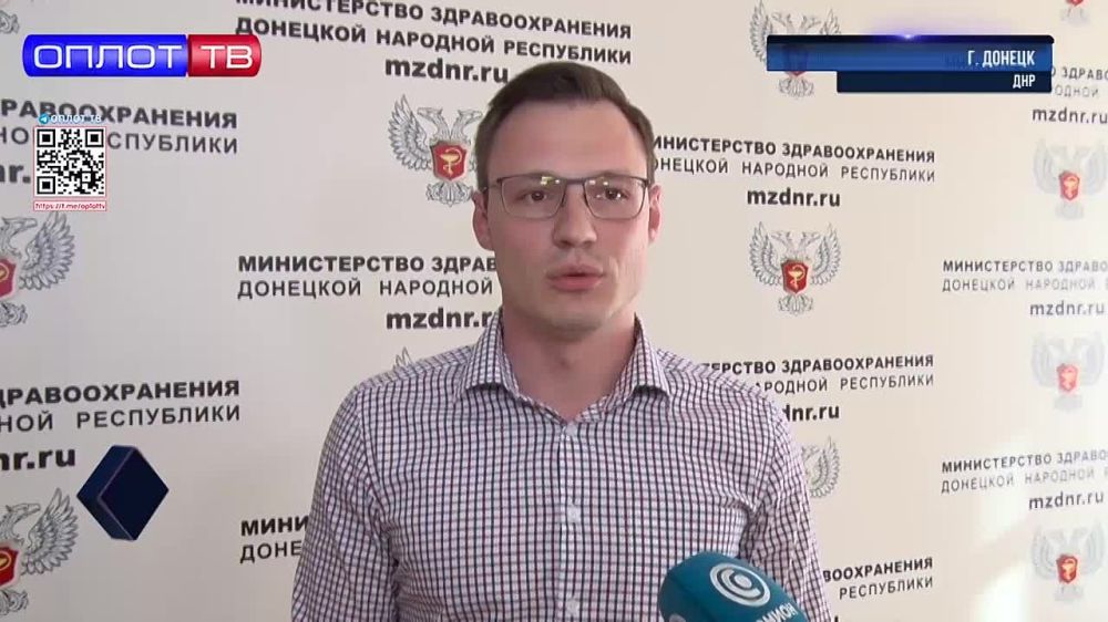 Министр здравоохранения ДНР наградил медиков, которые проводят профосмотры детей в Республике