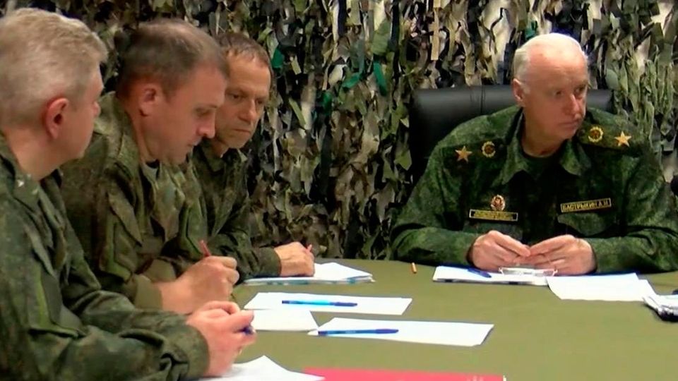 Александр Бастрыкин заслушал доклад о том, как продвигается расследование преступлений националистов