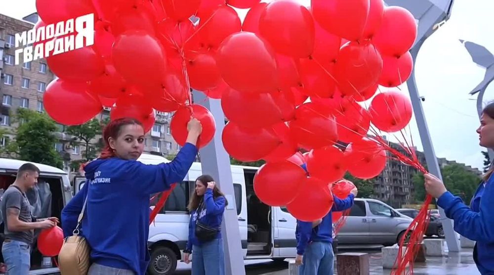 Сотни шаров в память об ангелах Донбасса