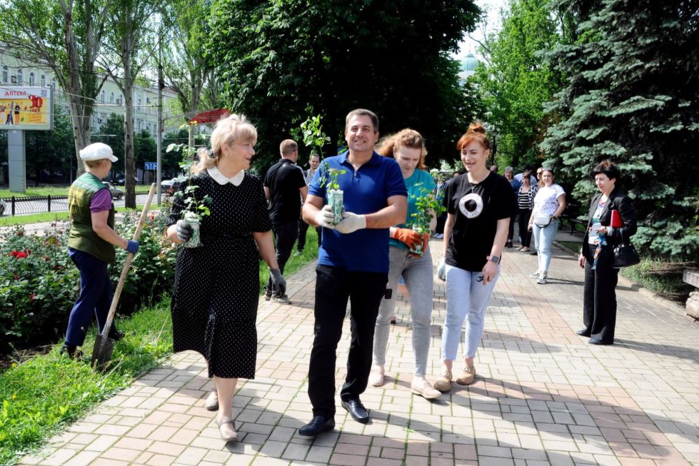 Донецк - город миллиона роз!