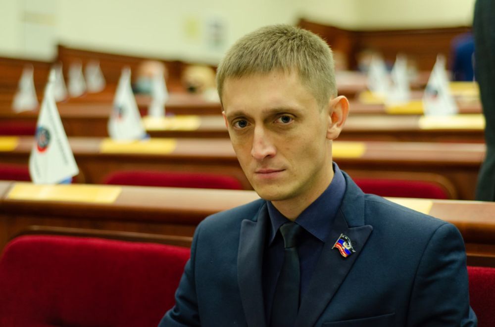 Председатель Комитета Народного Совета по транспорту и связи Александр Бондаренко прокомментировал соглашение между Росавтодором и Донецкой Народной Республикой о развитии автомобильных дорог общего пользования регионального и местного значения