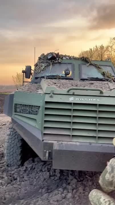 Чингис Дамбиев: Еще один уничтоженный в Донецкой Народной Республике украински1 бронеавтомобиль Senator производства канадской компании Roshel