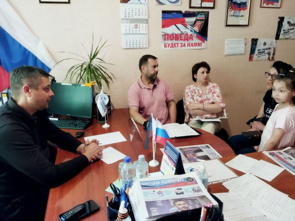 Василий Ткачук: Провёл приём граждан в общественной приемной Председателя Общественного Движения «Донецкая Республика» Дениса Пушилина местного отделения Калининского района города Донецка