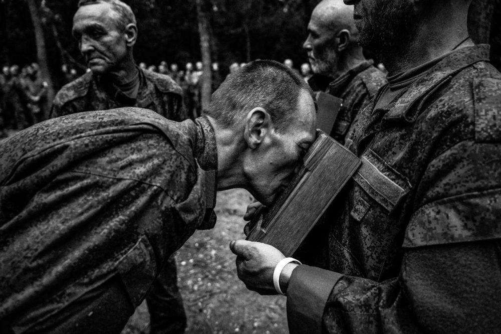 Денис Григорюк: Добровольцы ОШДБ "Ветераны" во время церковной службы в расположении подразделения