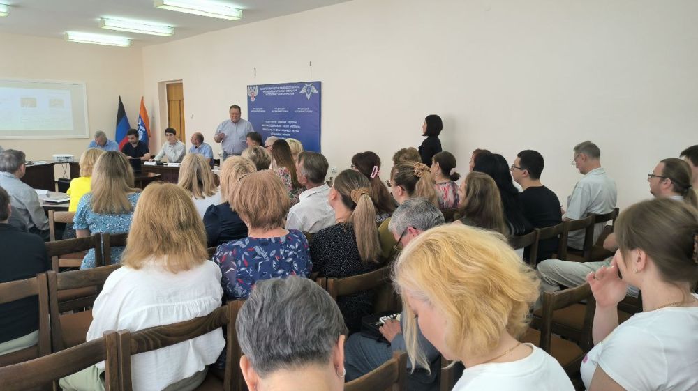 Сегодня, 9 июня, на базе ГБУ "НИИ "Респиратор" МЧС ДНР" состоялась встреча с трудовым коллективом