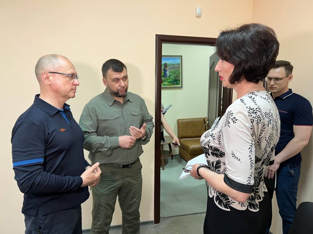 Денис Пушилин и Сергей Кириенко посетили филиал фонда поддержки участников СВО «Защитники Донбасса» и ознакомились с его работой