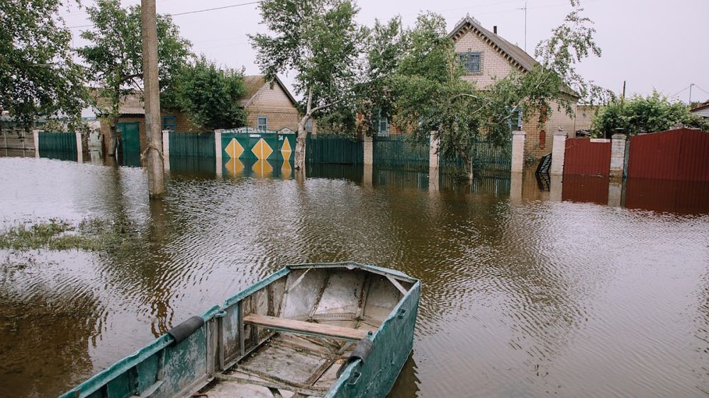 Людей снимали с крыш, дома тонули на глазах, у монастыря видны лишь купола: Горечь, страхи и надежда затопленных Новокаховской ГЭС сел