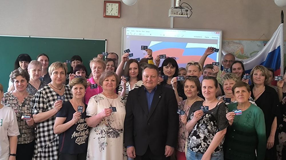 Более 60 новых партийцев пополнили ряды Всероссийской политической партии «Единая Россия» в Киевском районе г. Донецка