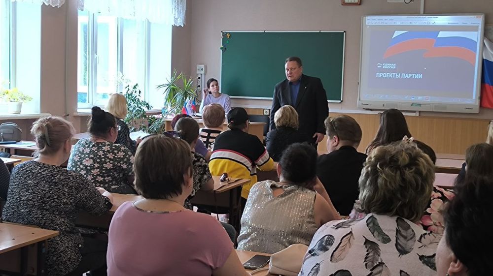 Сегодня, 13 июня, на базе МУНИЦИПАЛЬНОГО БЮДЖЕТНОГО ОБЩЕОБРАЗОВАТЕЛЬНОГО УЧРЕЖДЕНИЯ «ГИМНАЗИЯ № 70 ГОРОДА ДОНЕЦКА» состоялась встреча с трудовым коллективом