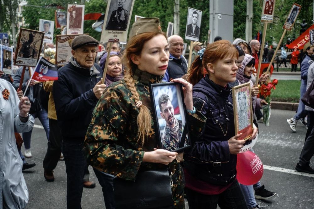 Денис Григорюк: Последнее фото Кати Катиной при жизни сделал во время Бессмертного полка 9 мая 2021 года