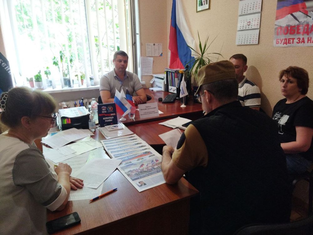 Василий Ткачук: Провел прием граждан в общественной приемной Всероссийской политической партии «Единая Россия», в ходе которого поднимались различные вопросы касающиеся жизнедеятельности района