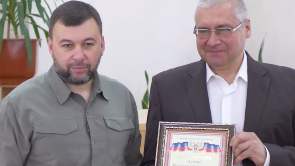 В Донецке вручили награды отличившимся врачам, а также родственникам погибших медиков