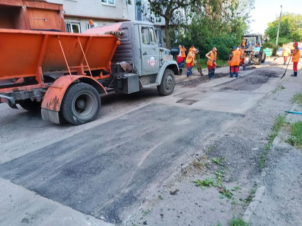 Василий Ткачук: Сотрудники Муниципального унитарного предприятия администрации города Донецка "Дорожное...