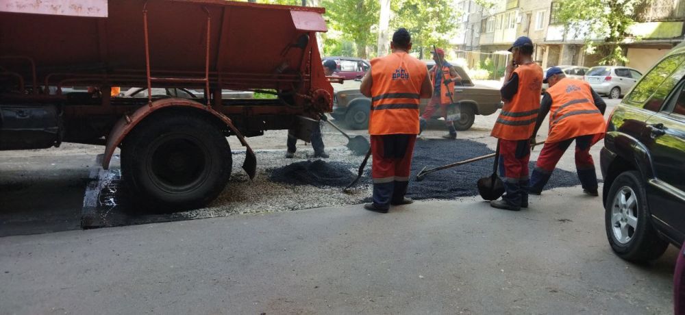 Василий Ткачук: Сотрудники Муниципального унитарного предприятия администрации города Донецка "Дорожное...