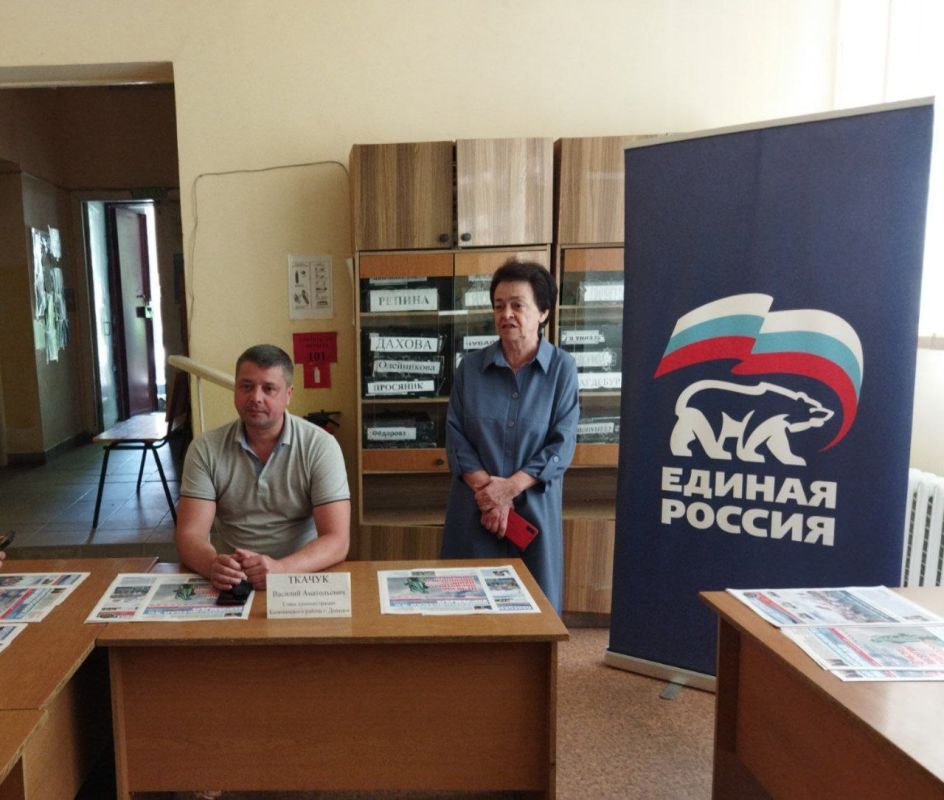 Василий Ткачук: Провел встречу с трудовым коллективом Территориального центра социального обслуживания (предоставления социальных услуг) Калининского района г. Донецка