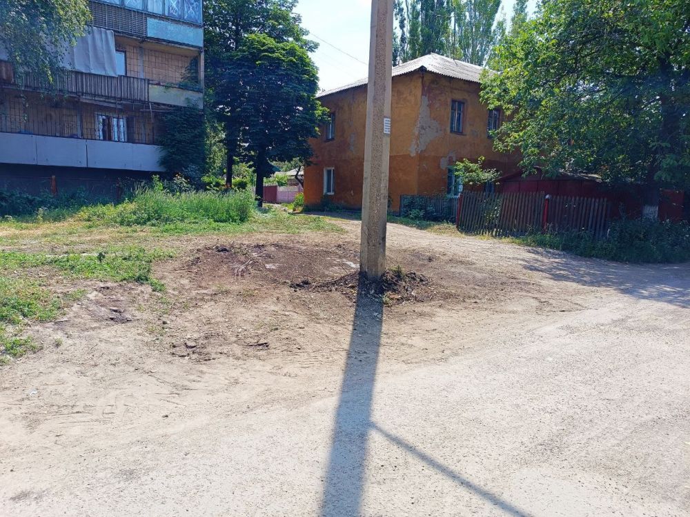 Василий Ткачук: Администрацией Калининского района г.Донецка совместно с предприятием-перевозчиком ООО "Экологическая компания" ГРОМАДА" организован вывоз ТБО по адресу улица Дружковская, 9 в полном объёме