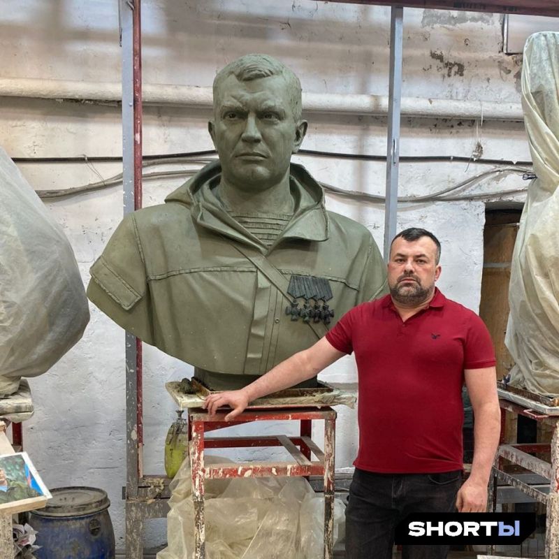 В Донецке на площади им. А.В.Захарченко будет установлен бюст первого Главы ДНР, сообщил председатель общественной палаты ДНР Александр Кофман