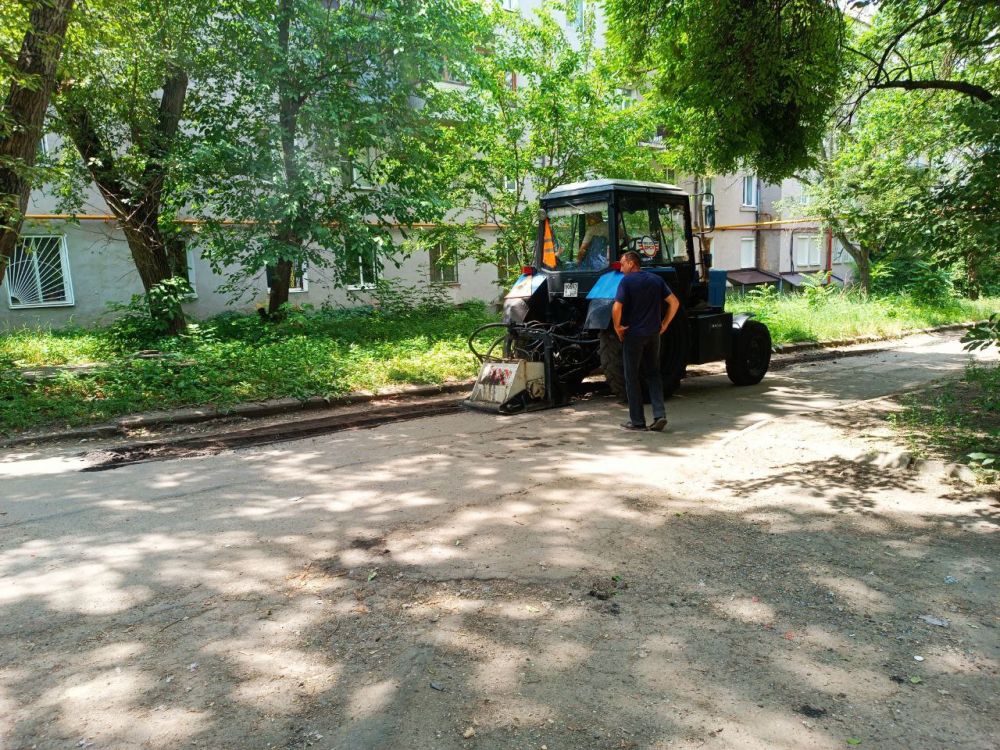 Василий Ткачук: Сотрудники Муниципального унитарного предприятия администрации г. Донецка "Дорожное...