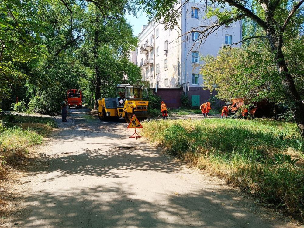 Василий Ткачук: 23.06.2023 сотрудники муниципального унитарного предприятия администрации города Донецка "Дорожное...