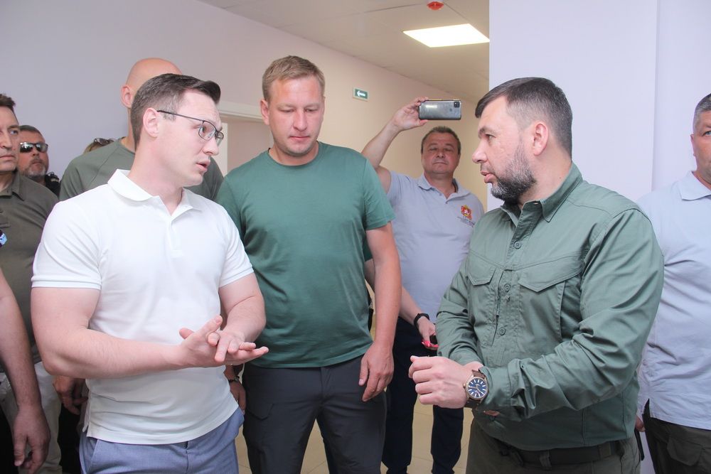 Денис Пушилин посетил восстановленную силами Московской области новоазовскую больницу