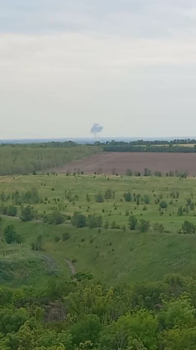 Ну а ВСУ сегодня по традиции испортили выходные жителям столиц ДНР и ЛНР. Во второй половине дня из Луганска и Донецка синхронно сообщили об обстрелах