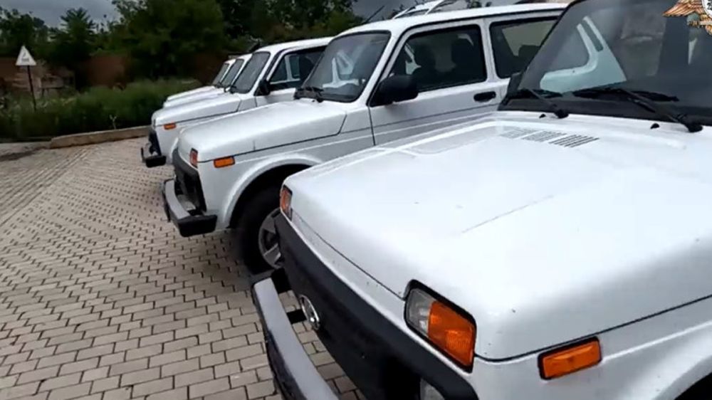 Народный фронт в ДНР передал внедорожники и беспилотники российским военнослужащим