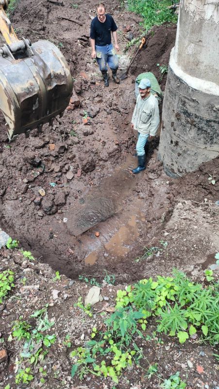 Василий Ткачук: Сотрудники водопроводно-канализационной службы №6 (Калининский район) Филиала "ДПУВКХ"...