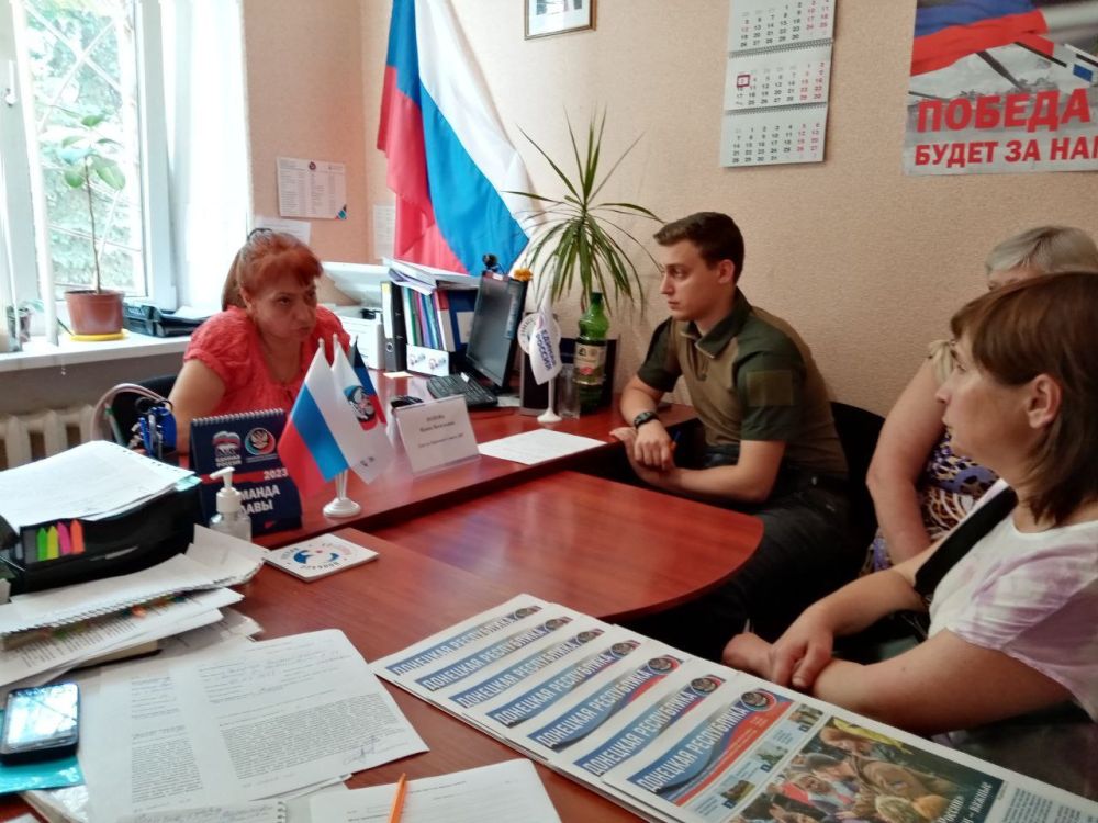 Василий Ткачук: Приём граждан депутатом Народного Совета Донецкой Народной Республики Ириной Поповой в Общественной приемной Председателя Общественного Движения «Донецкая Республика» Д. В. Пушилина