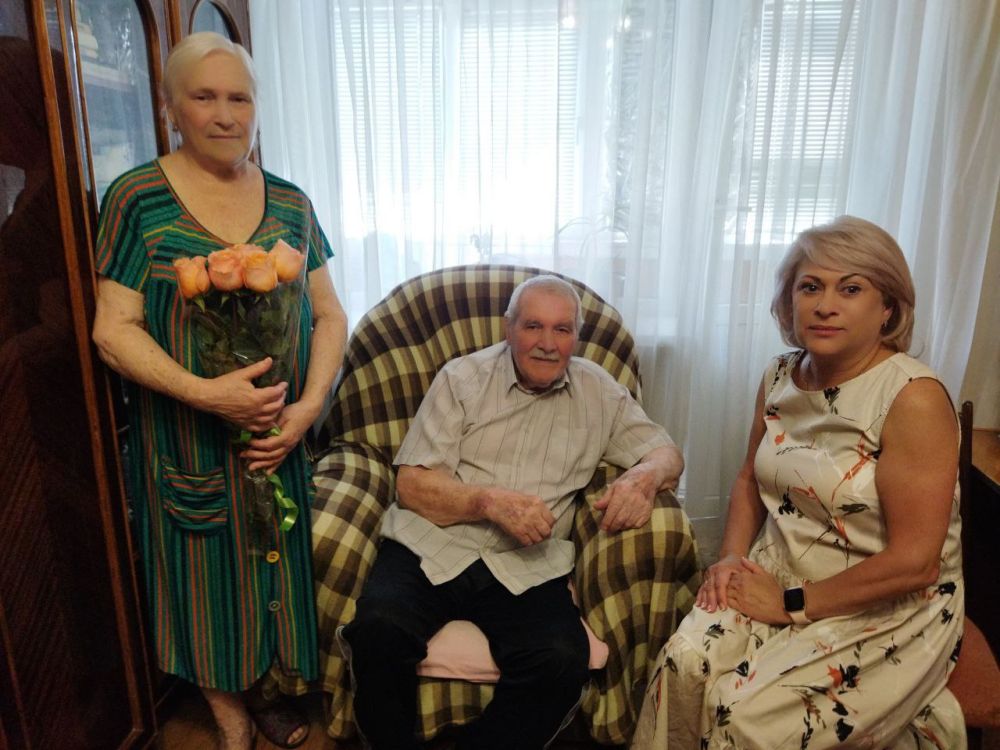 Василий Ткачук: Сегодня, в преддверии Дня семьи, любви и верности, кандидаты в депутаты от партии «Единая Россия» поздравили семьи с праздником