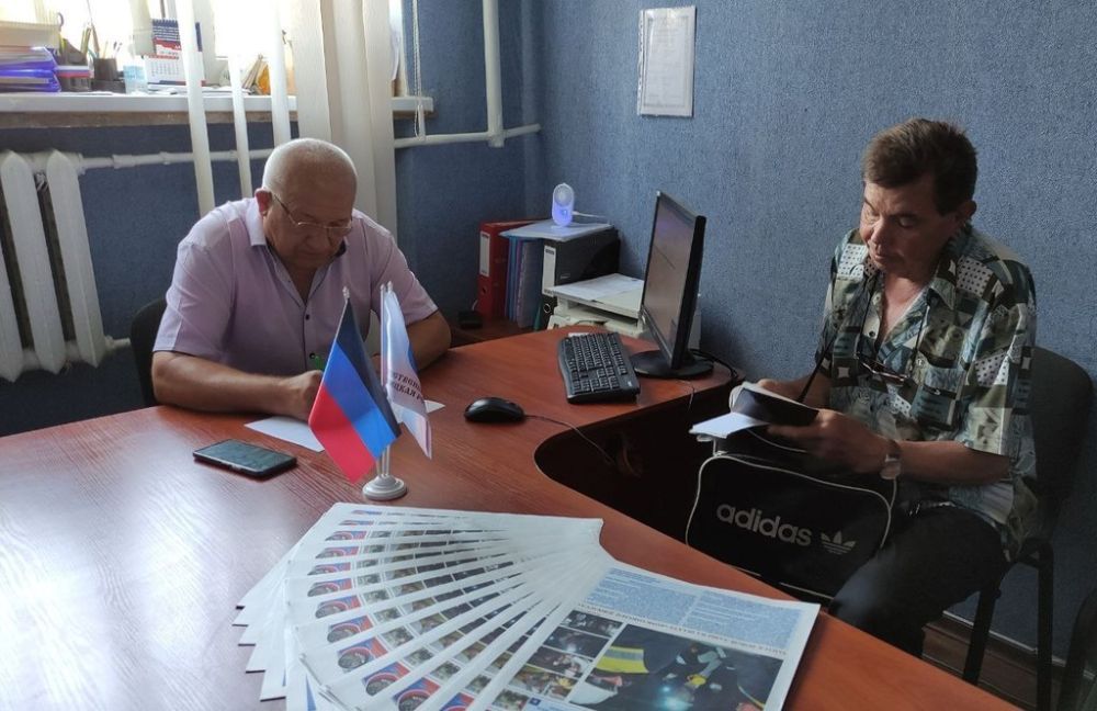 Наталья Бегуненко: В пятницу, 7 июля, в общественной приёмной партии «Единая Россия» Петровского района г. Донецка состоялся приём граждан первым заместителем главы администрации Петровского района г. Донецка Плахутиным Юрием Ивановичем