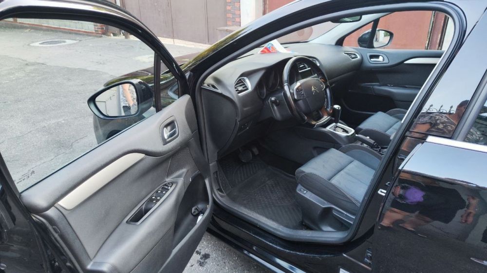 #������������. Citroen C4, 1.6. AT, 120 �.�; 2011 ����.139 500 ���. ��