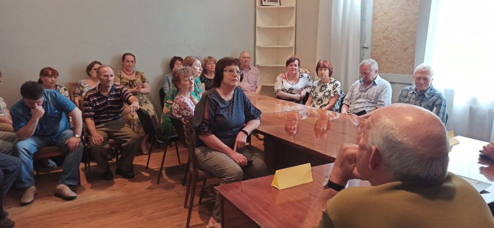 Сегодня, 12 июля, на базе ГБУ «Донецкий научно-исследовательский угольный институт», провел встречу с трудовым коллективом глава администрации Киевского района г. Донецка, совместно с кандидатами в депутаты от партии «Единая Россия»