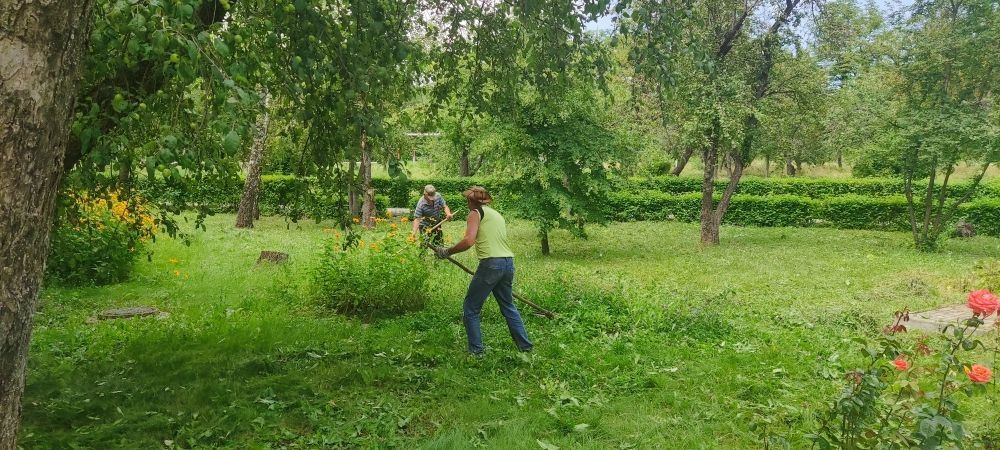 Василий Ткачук: В рамках проведения акции «Чистый четверг» силами предприятий, учреждений, организаций Калининского района г. Донецка организована уборка и наведение чистоты в районе