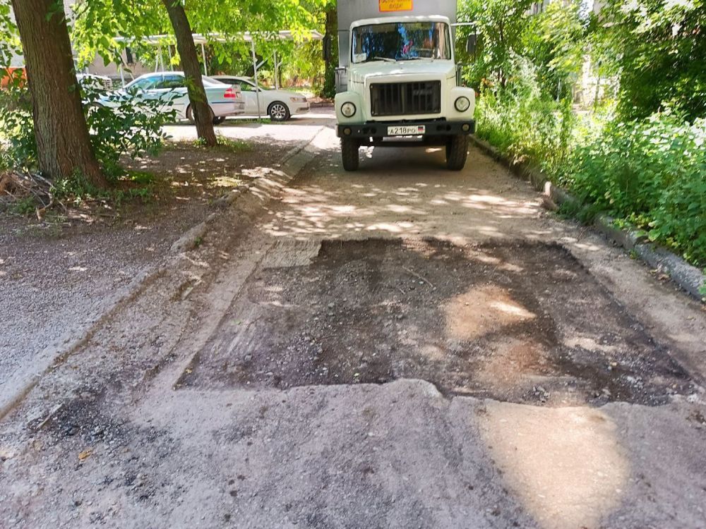 Василий Ткачук: Сегодня муниципальным унитарным предприятием "Дорожное ремонтно-строительное управление" ведутся...