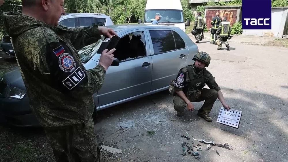 Два легковых автомобиля повреждены из-за применения Вооруженными силами Украины ударного беспилотника по Ворошиловскому району Донецка
