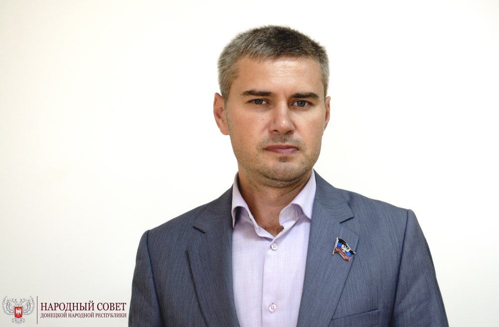 Заместитель председателя Комитета Народного Совета по сельскому хозяйству и земельным ресурсам Юрий Леонов рассказал пресс-службе Народного Совета о старте сбора урожая в Донецкой Народной Республике