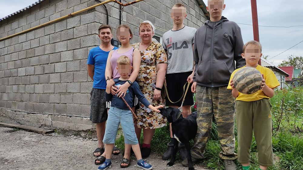 «Я боялась открыть глаза, думала, меня уже нет»: многодетная мать из Донецка рассказала о жизни под обстрелами ВСУ