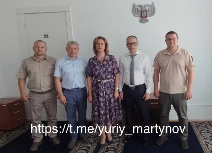 Юрий Мартынов: Сегодня Донецк посетил первый вице-президент Союза ММА России Андрей Викторович Терентьев, с которым у нас состоялась встреча, в рамках которой обсудили вопросы, связанные с привлечением молодёжи к занятиям ММА, развития ММА в нашем регионе