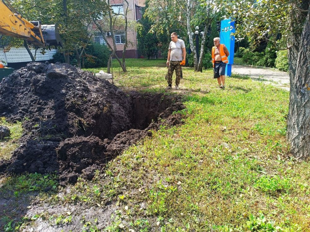 Василий Ткачук: Подрядной организацией из шефа-региона города Москвы оказано содействие в ликвидации порыва на водопроводе д=400 мм по адресу: ул. Ходаковского,10