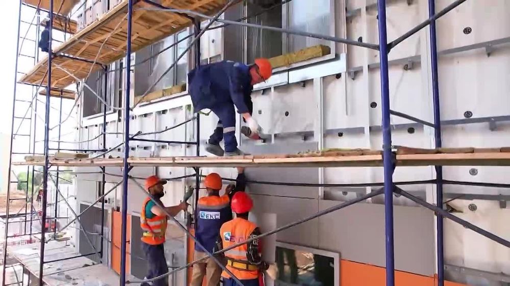 Завершается монтаж фасадов площадью 12 000 кв. метров на площадке перинатального центра в Донецке – Марат Хуснуллин