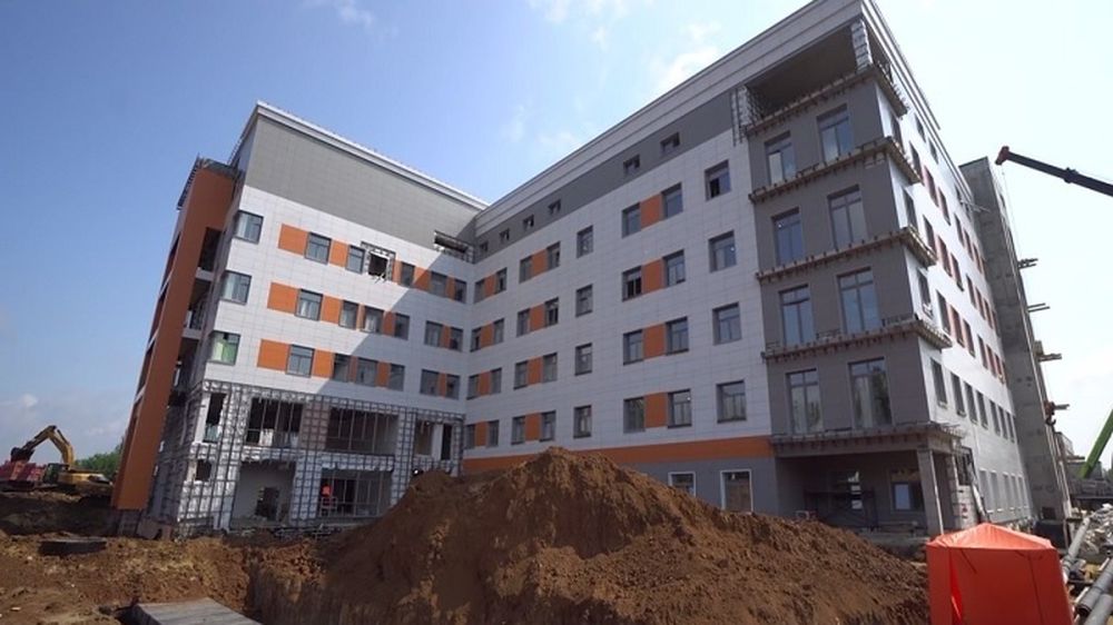 В перинатальном центре Донецка завершается монтаж фасадов площадью 12 тысяч квадратных метров