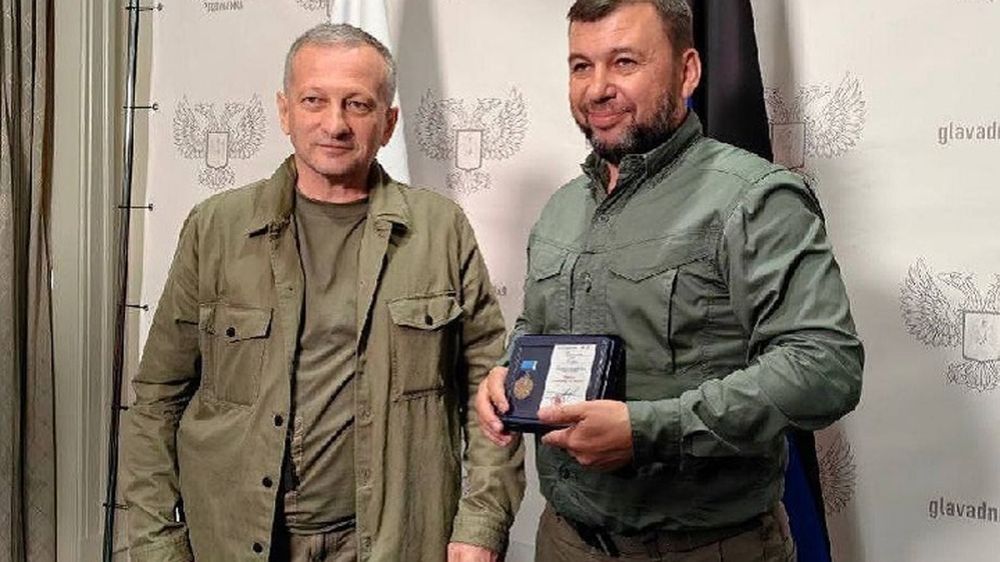 Денис Пушилин вручил орден Дружбы заместителю руководителя Федерального казначейства Эли Исаеву