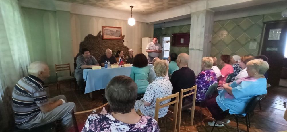 Сегодня, 26 июля, на базе Кардиологического отделения Центральной городской клинической больницы № 20 г. Донецка, состоялась встреча с трудовым коллективом, совместно с кандидатами в депутаты от партии «Единая Россия»