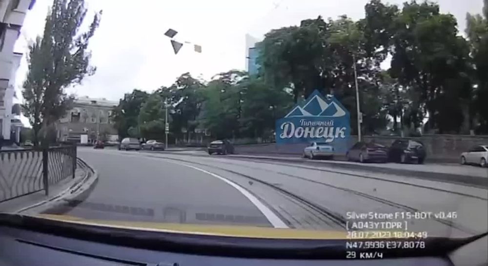 Евгений Лисицын: Украинские террористы ударили по зданию МВД в Донецке