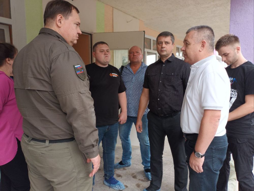 Василий Ткачук: Совместно с кандидатами в депутаты во Всероссийскую партию "Единая Россия" проверил ход капитального ремонта "Ясли-сад № 21 г. Донецка"